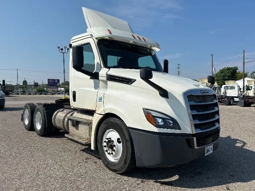 2019 Freightliner Cascadia 126" Day cab photo 1