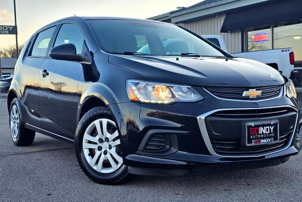 2020 Chevrolet Sonic LT photo 1