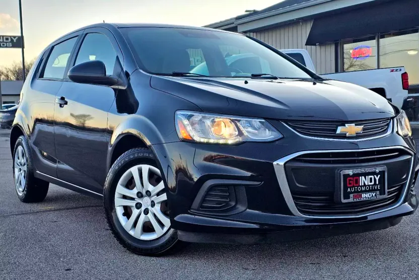 2020 Chevrolet Sonic LT photo 1