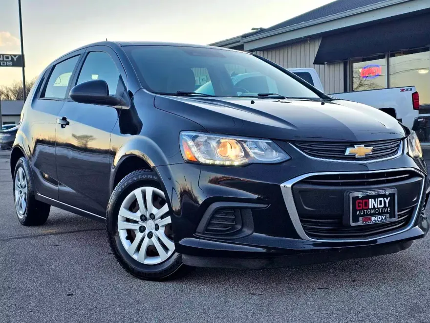 2020 Chevrolet Sonic LT photo 1