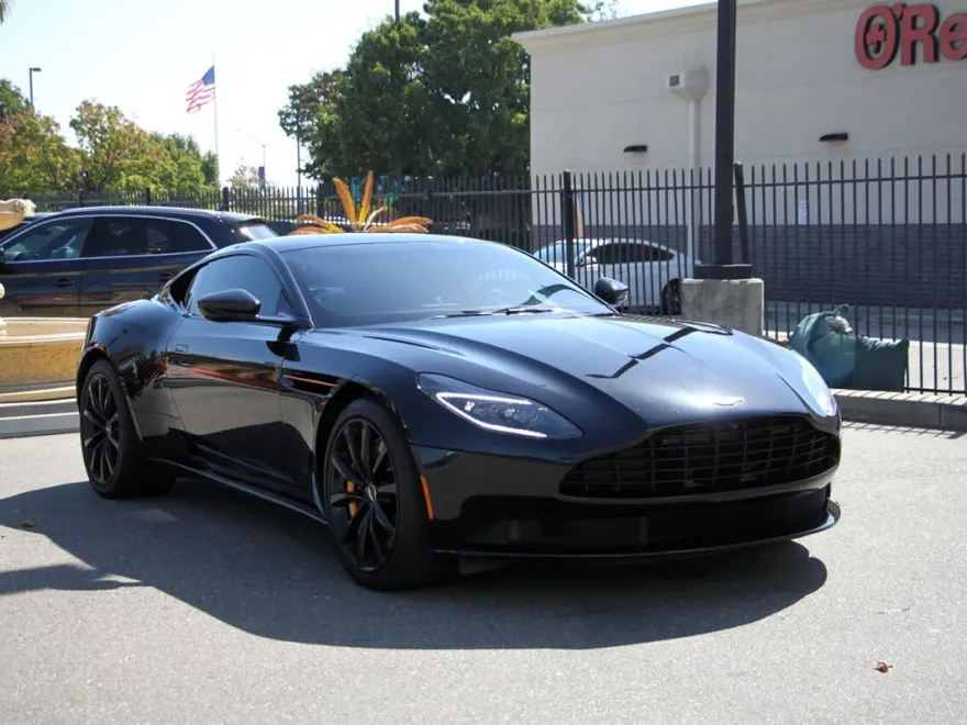 2018 Aston Martin DB11 photo 1