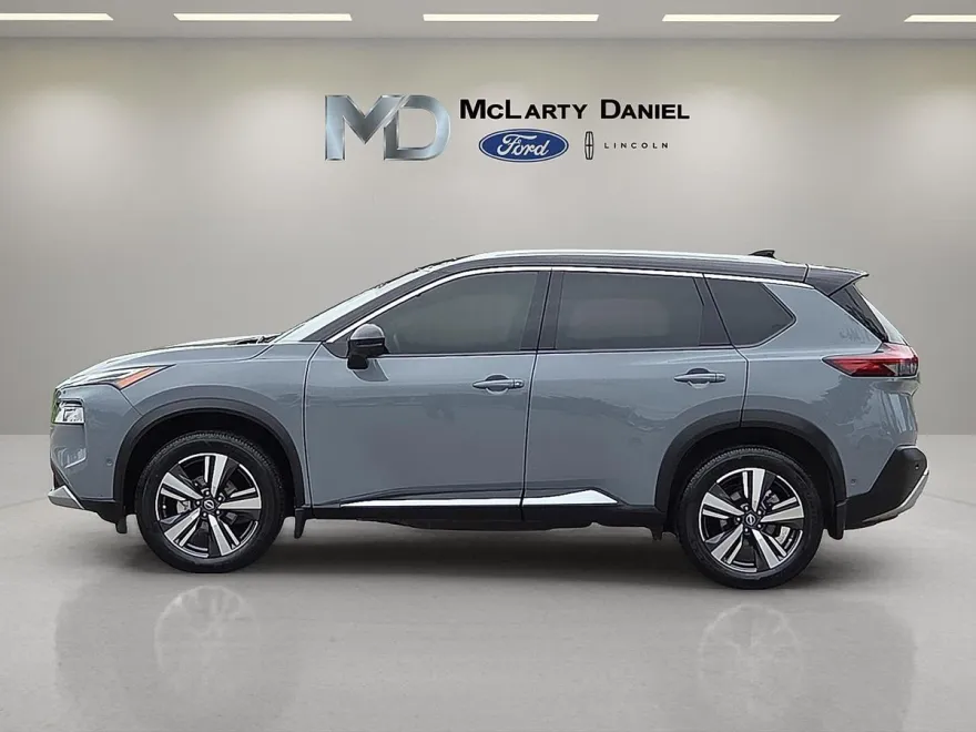 2022 Nissan Rogue Platinum photo 1