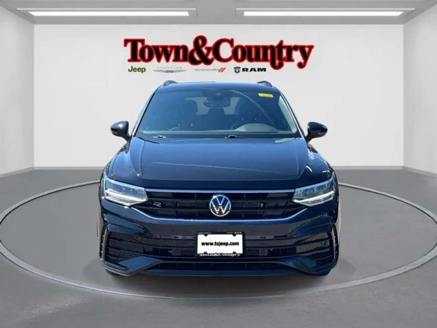 2022 Volkswagen Tiguan SE R-Line Black photo 1