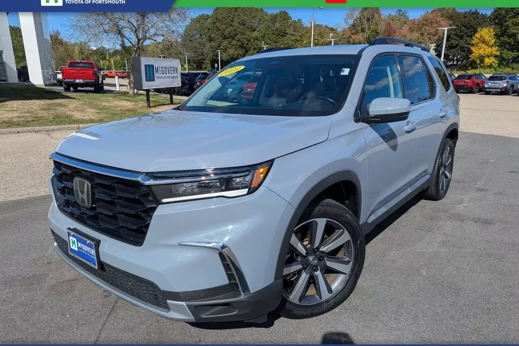 2023 Honda Pilot Touring photo 1