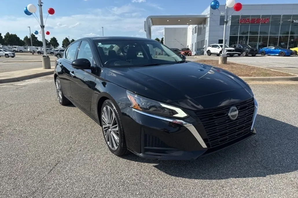 2023 Nissan Altima 2.5 SL photo 1