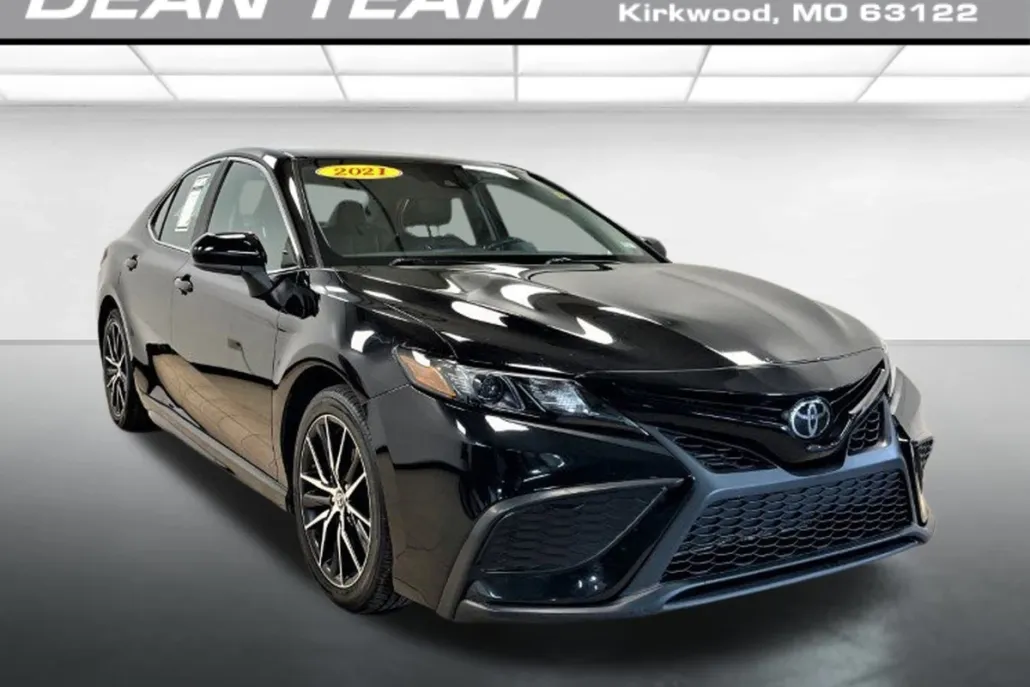 2021 Toyota Camry SE photo 1
