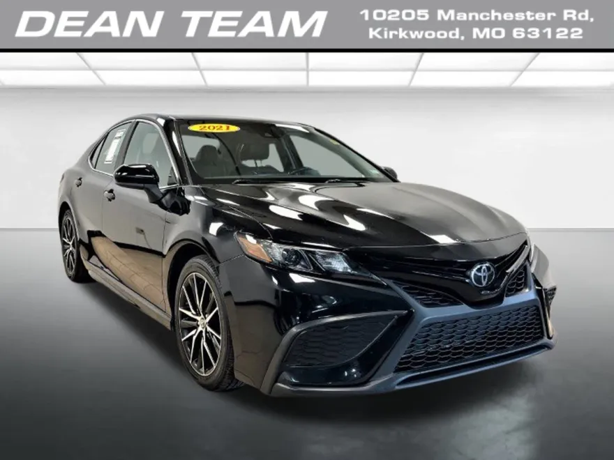 2021 Toyota Camry SE photo 1