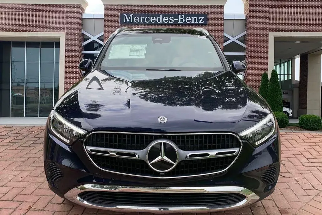 2024 Mercedes Benz GLC 300 4MATIC photo 1