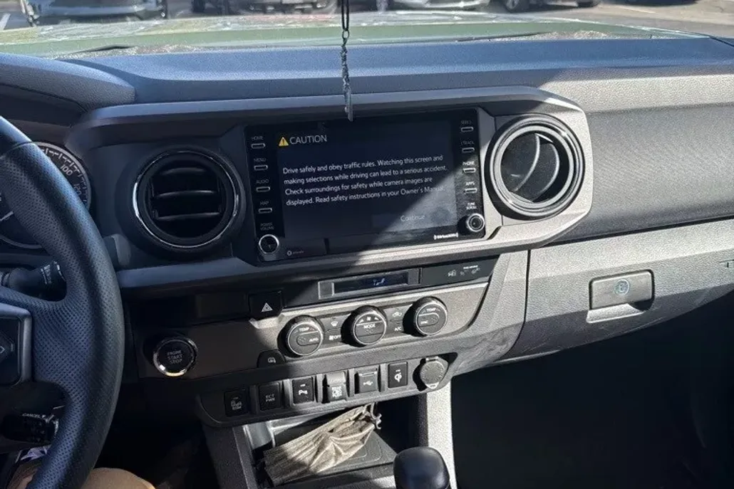 2022 Toyota Tacoma TRD Off-Road photo 1