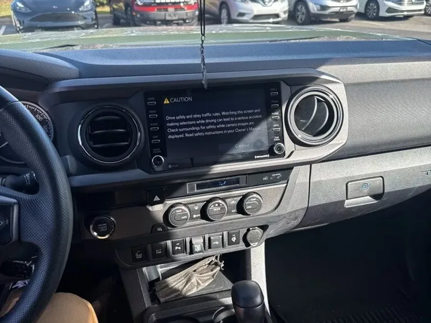 2022 Toyota Tacoma TRD Off-Road photo 1