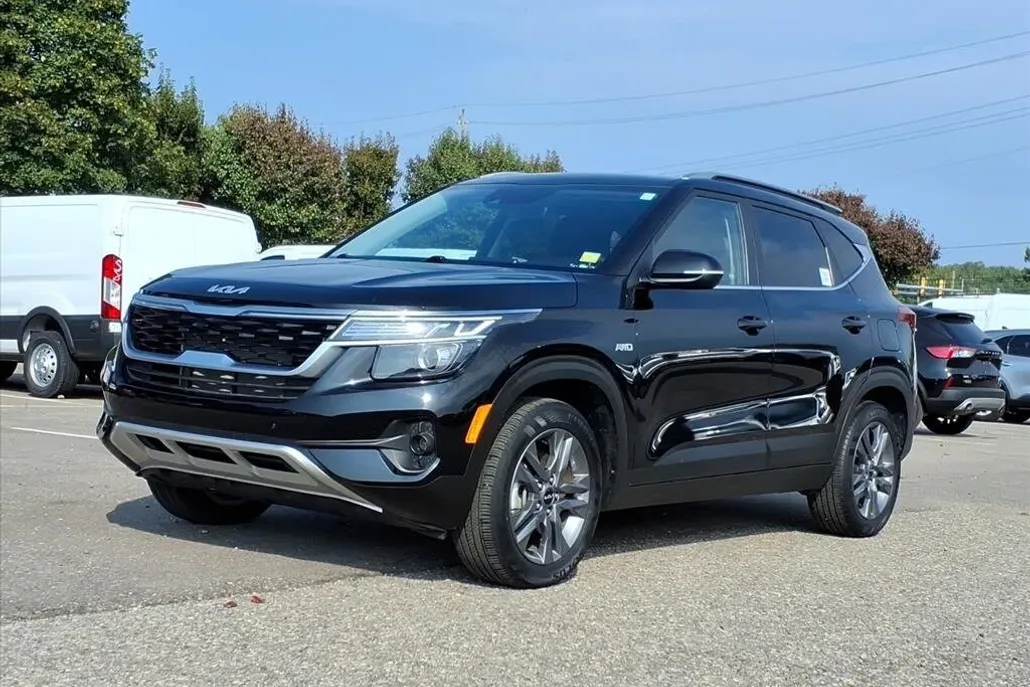 2023 Kia Seltos S Nightfall Edition photo 1