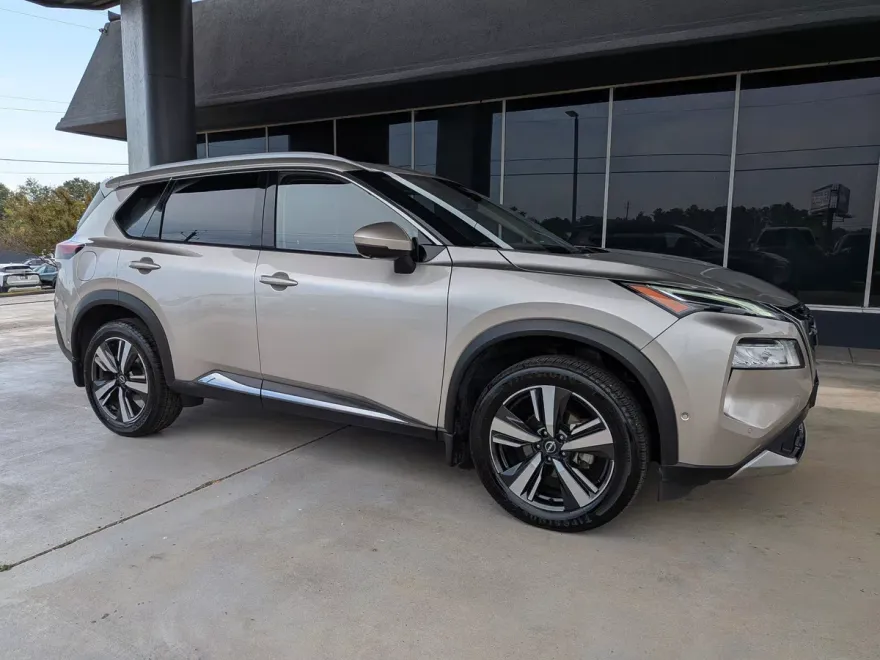 2023 Nissan Rogue Platinum photo 1