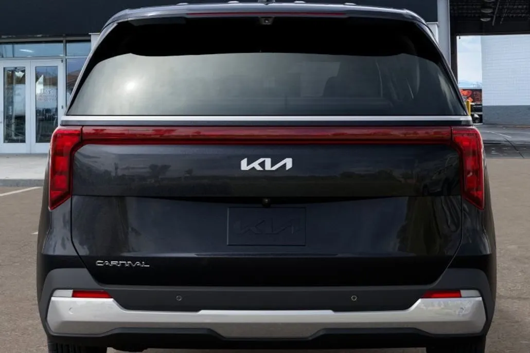 2026 Kia Carnival LXS photo 1