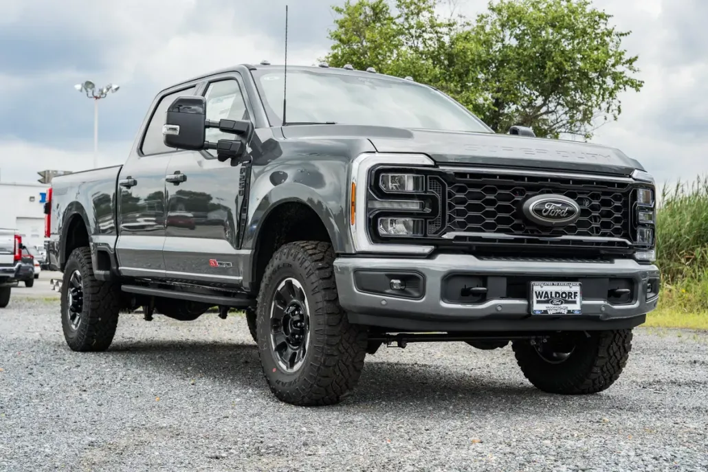 2025 Ford F-250 Lariat photo 1