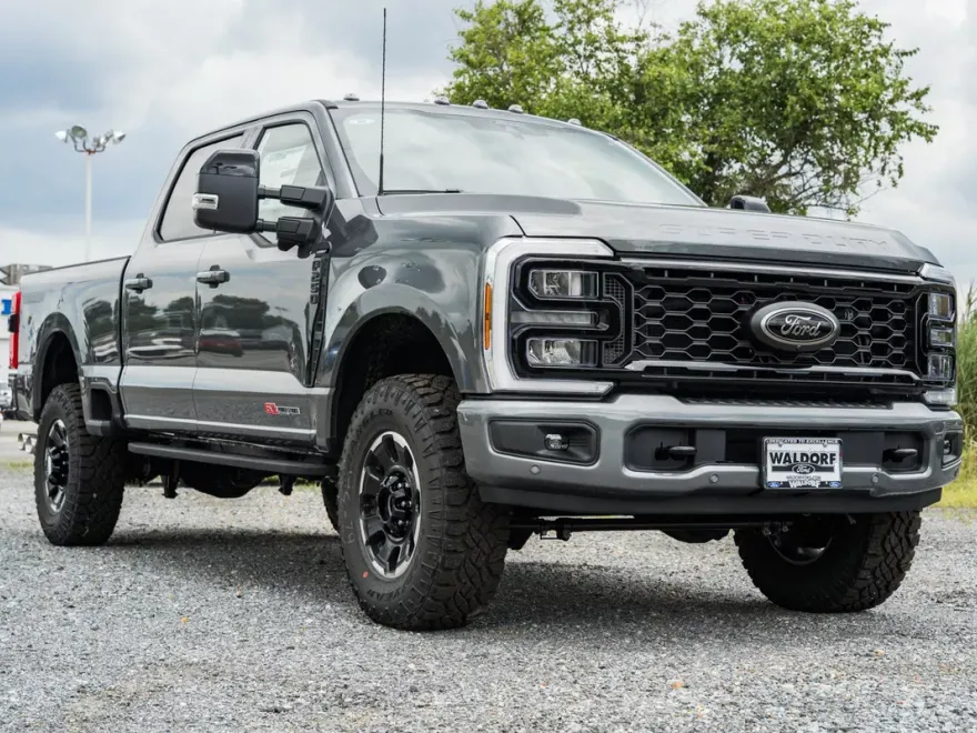 2025 Ford F-250 Lariat photo 1
