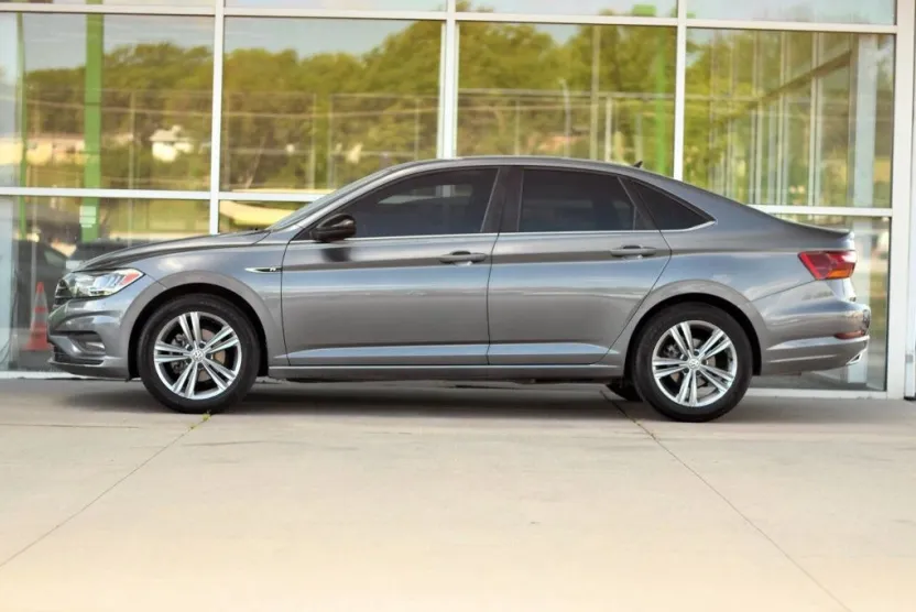 2019 Volkswagen Jetta R-Line photo 1