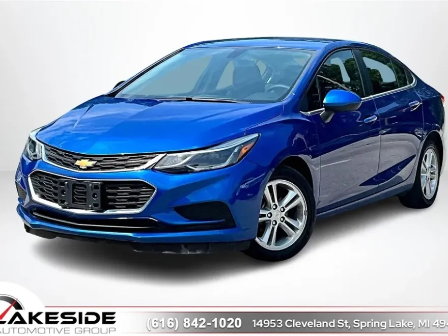 2018 Chevrolet Cruze LT photo 1