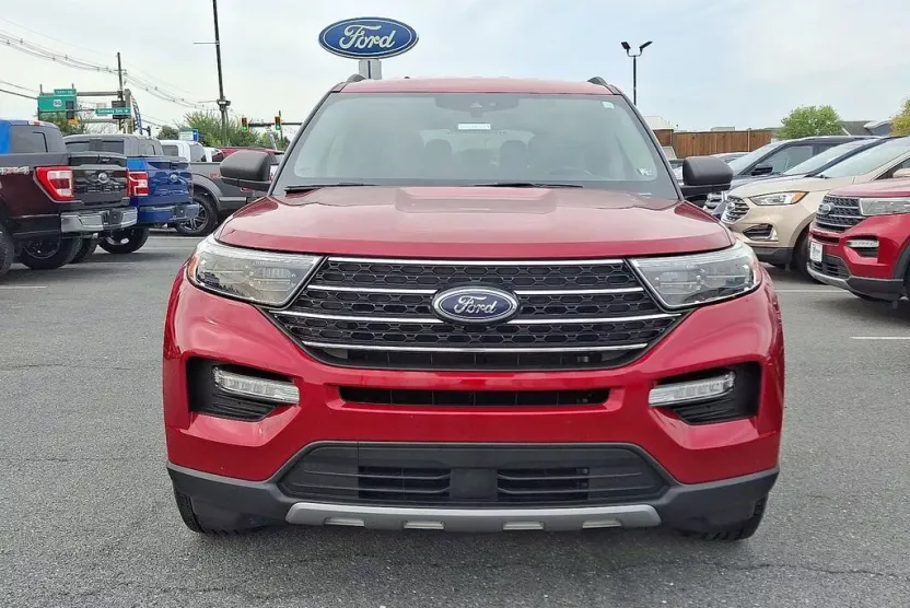 2021 Ford Explorer XLT photo 1