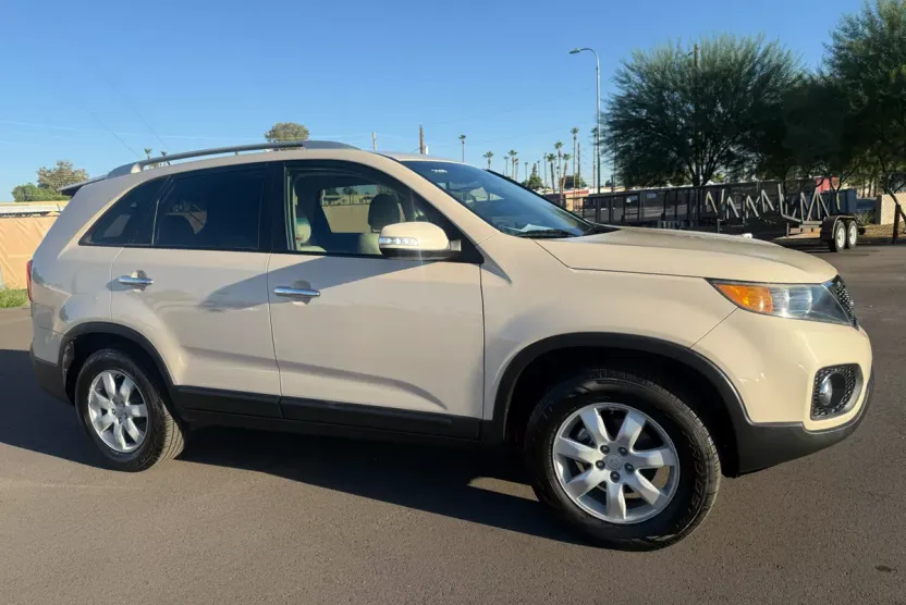 2011 Kia Sorento LX photo 1