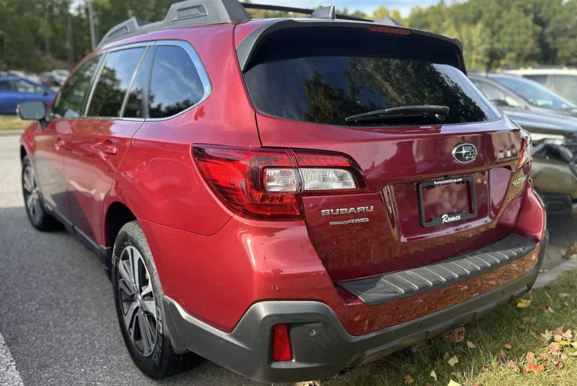 2018 Subaru Outback 2.5i Limited photo 1