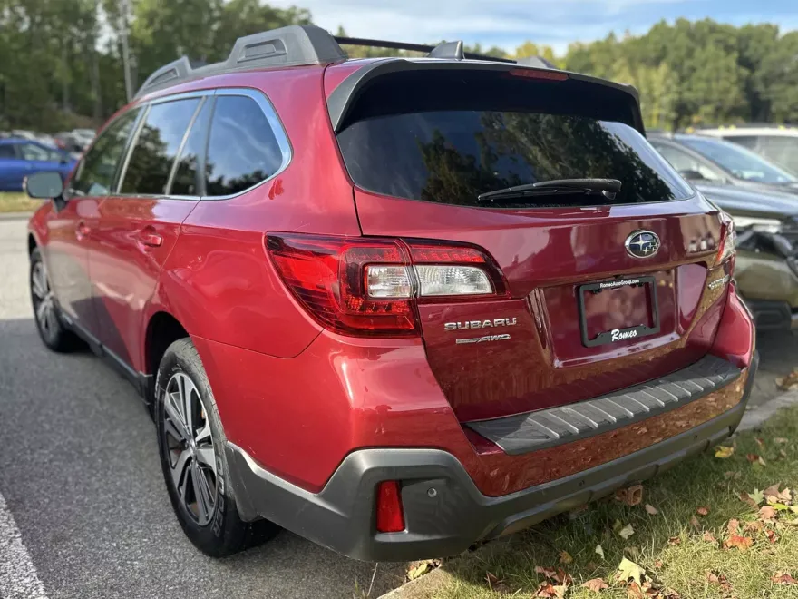 2018 Subaru Outback 2.5i Limited photo 1