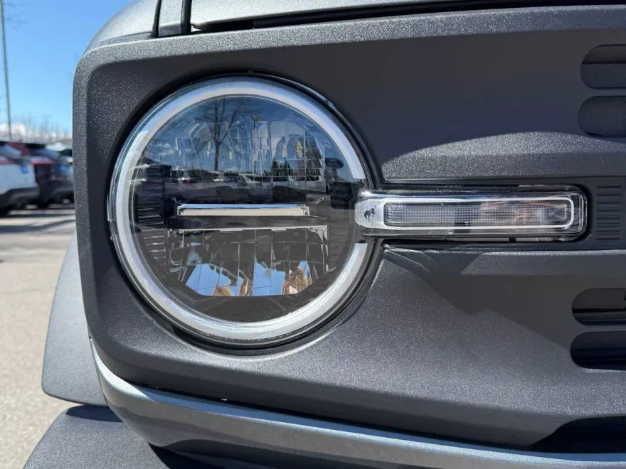 2025 Ford Bronco Base photo 3