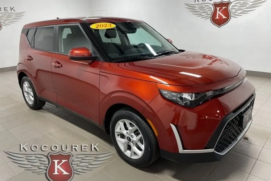 2023 Kia Soul LX photo 1