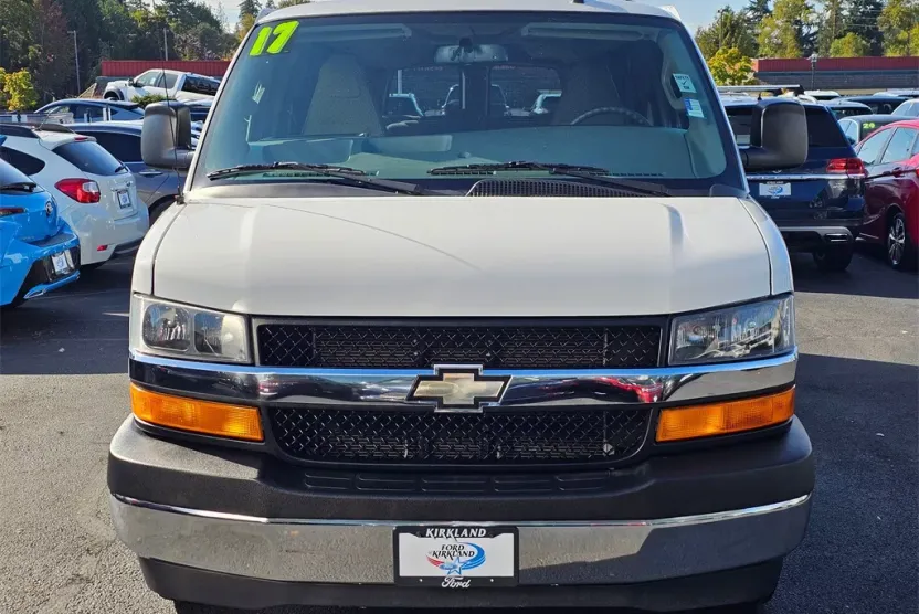 2017 Chevrolet Express 3500 LT photo 1