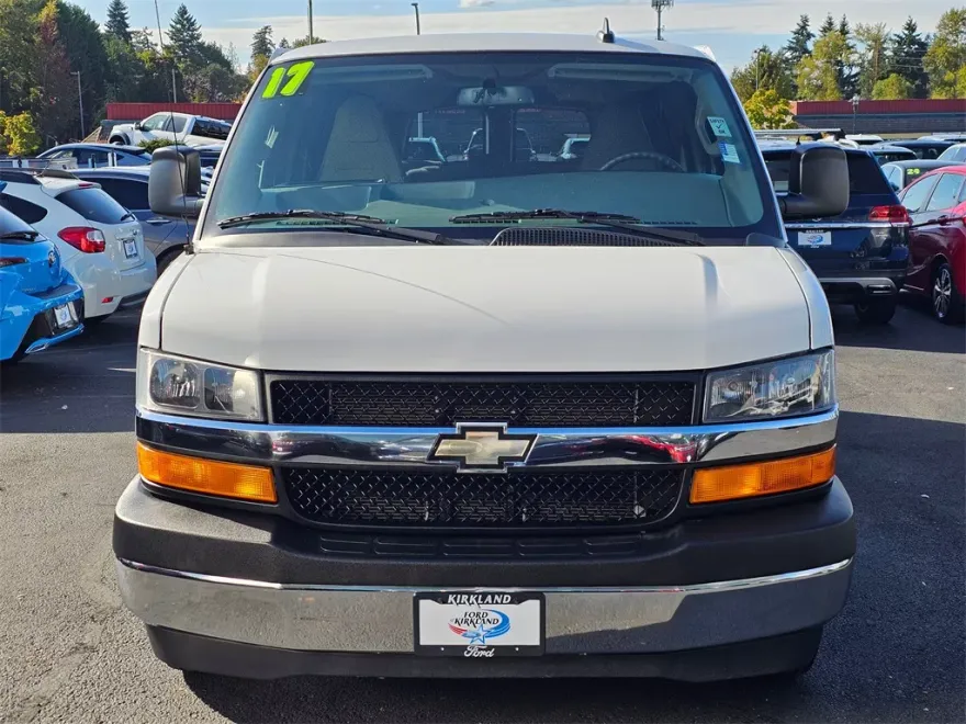2017 Chevrolet Express 3500 LT photo 1