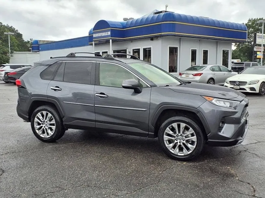 2021 Toyota RAV4 Limited photo 1