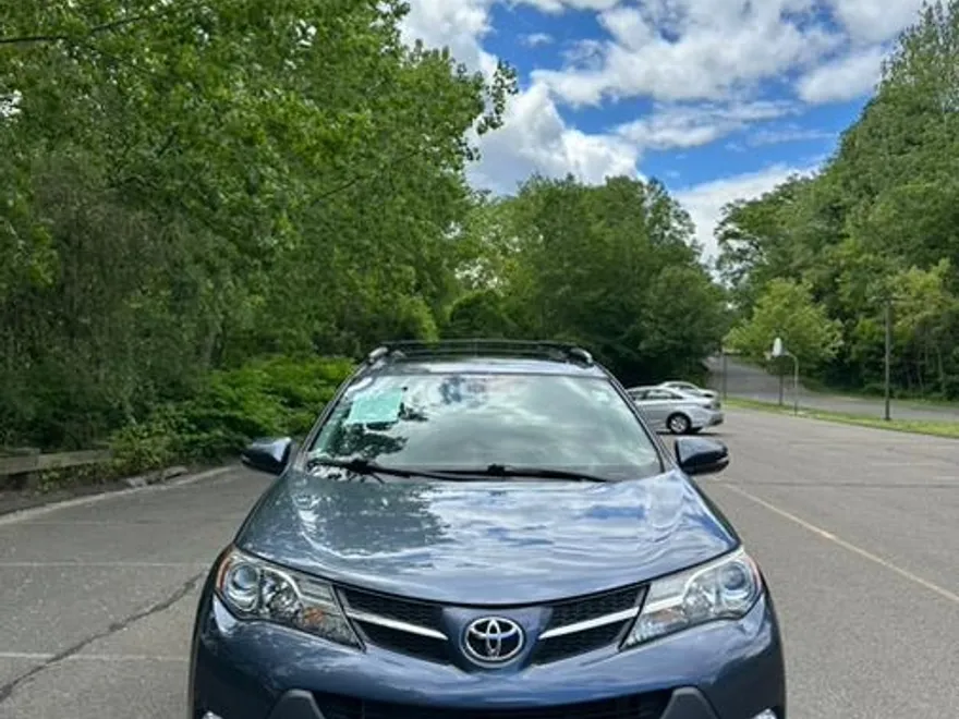 2014 Toyota RAV4 XLE photo 1