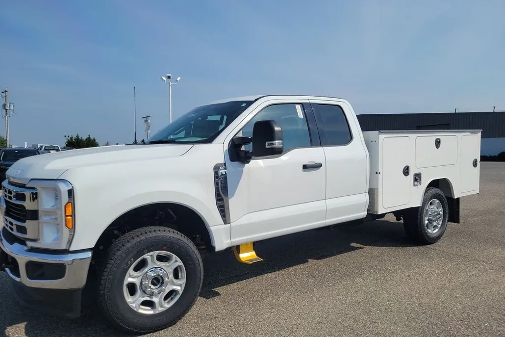 2025 Ford F-350 XLT photo 1