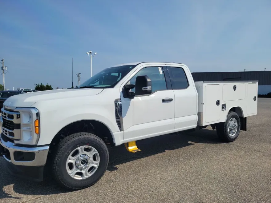 2025 Ford F-350 XLT photo 1