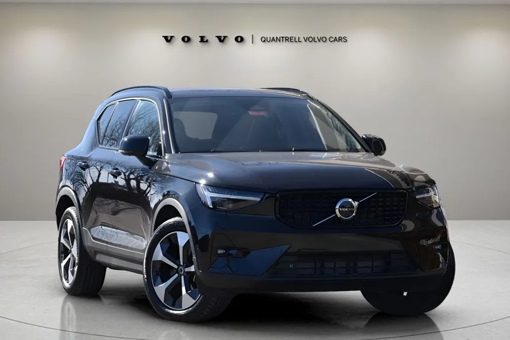 2025 Volvo XC40 Plus photo 1