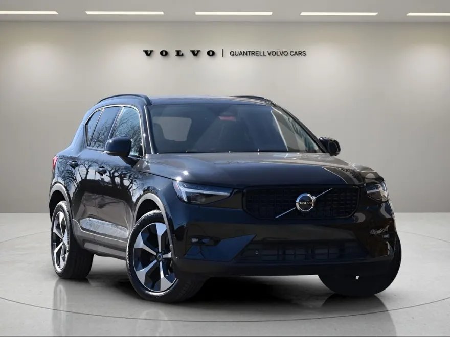 2025 Volvo XC40 Plus photo 1