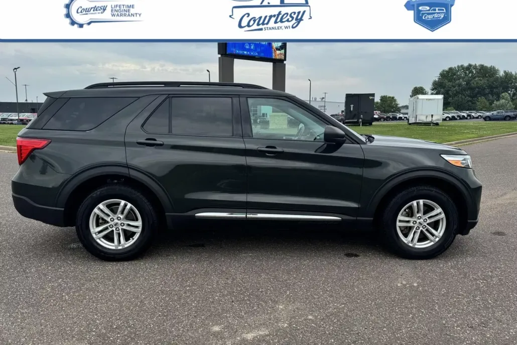2022 Ford Explorer XLT photo 1