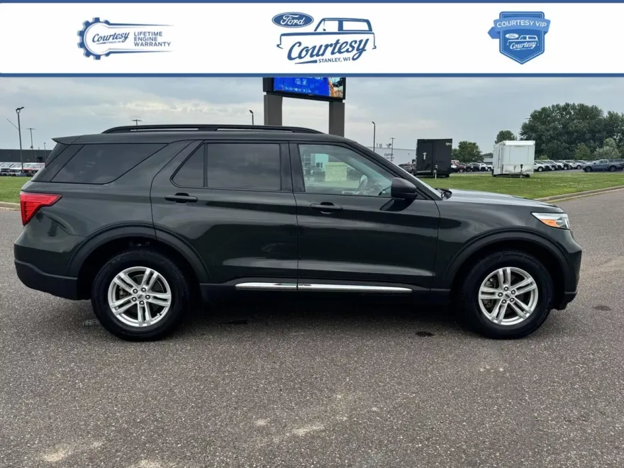 2022 Ford Explorer XLT photo 1