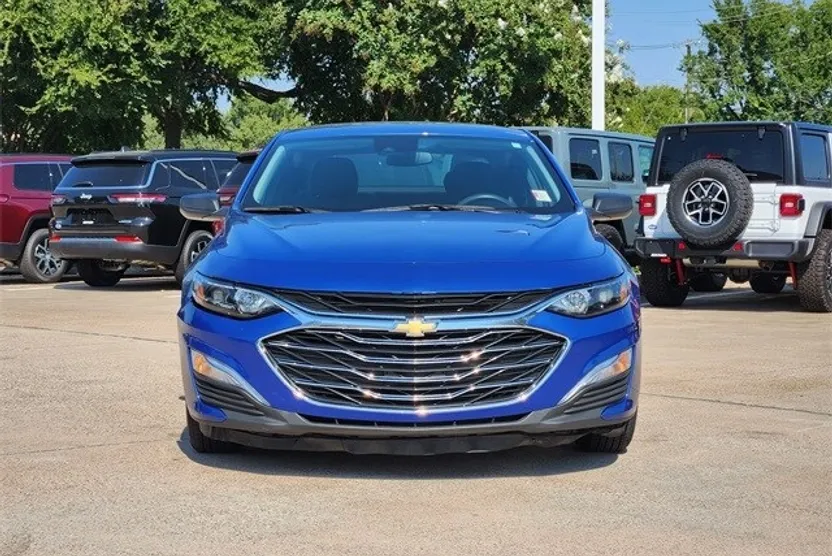 2023 Chevrolet Malibu photo 1