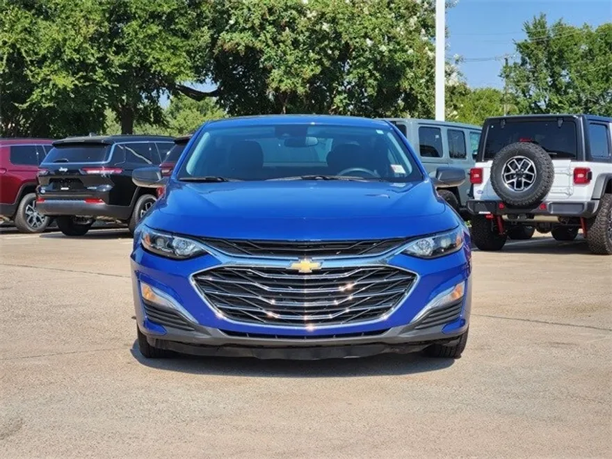 2023 Chevrolet Malibu photo 1
