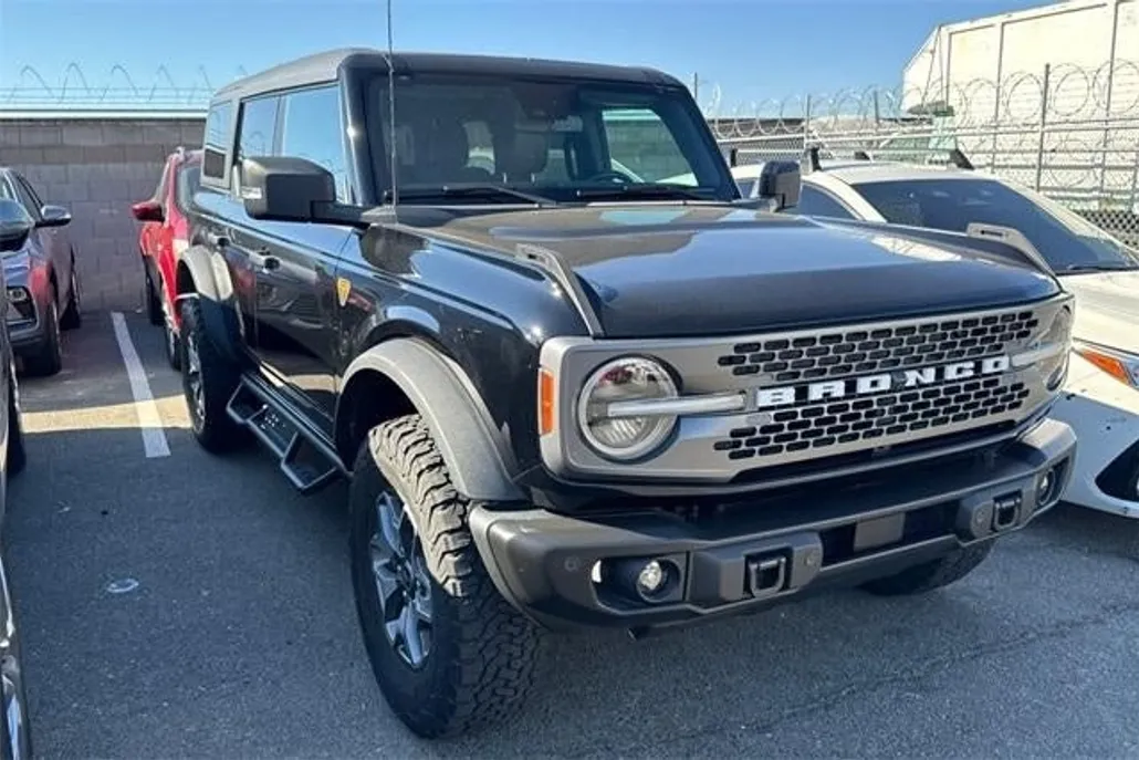 2022 Ford Bronco Badlands photo 1