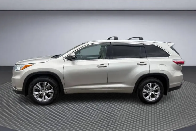 2015 Toyota Highlander XLE photo 1