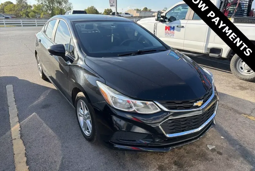 2017 Chevrolet Cruze LS photo 1