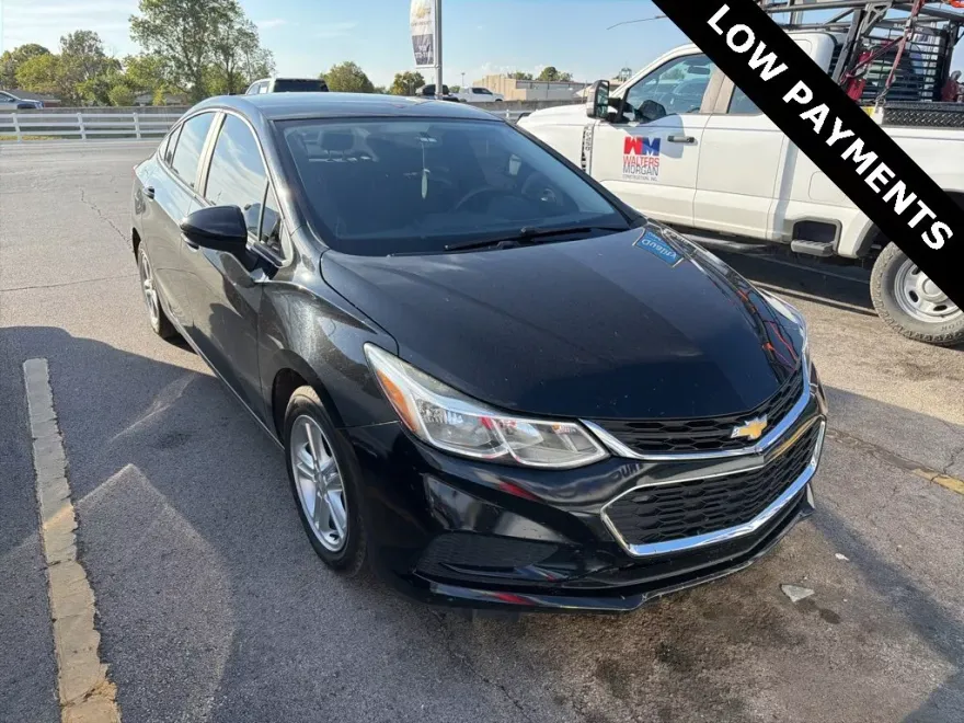 2017 Chevrolet Cruze LS photo 1