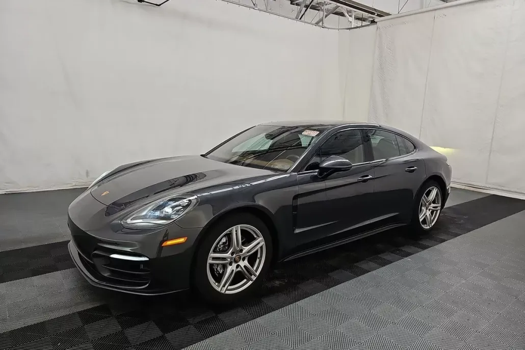 2022 Porsche Panamera 4 photo 1