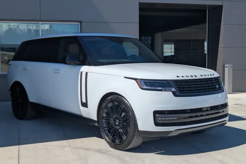 2025 Land Rover Range Rover SE photo 1