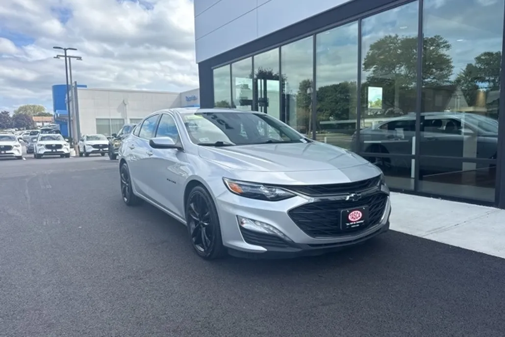 2021 Chevrolet Malibu 1LT photo 1