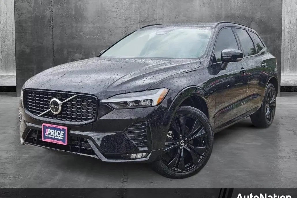 2025 Volvo XC60 Plus photo 1