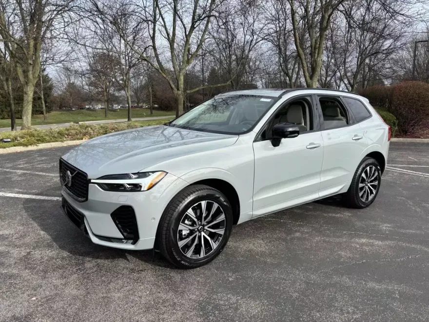 2025 Volvo XC60 B5 Plus photo 1