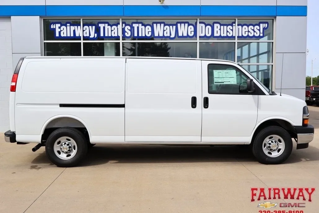 2025 Chevrolet Express Cargo 3500 photo 1