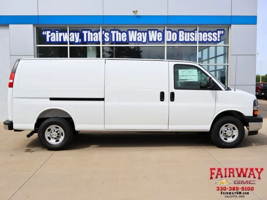 2025 Chevrolet Express Cargo 3500 photo 1